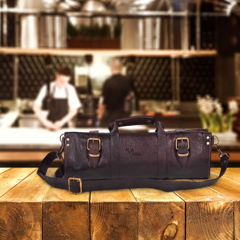 Boldric-17PocketLeatherKnifeBag-Lifestyle9