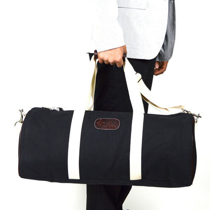 Weekender_Duffle_CARRIED